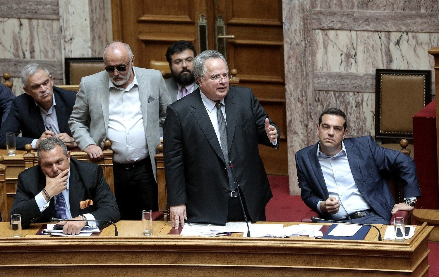 Πολιτικό θρίλερ μετά την παραίτηση Κοτζιά: Ο πρώην ΥΠΕΞ προειδοποιεί με αποκαλύψεις Τσίπρα-Καμμένο – Ερωτηματικό η στάση των βουλευτών της Κίνησης «Πράττω»
